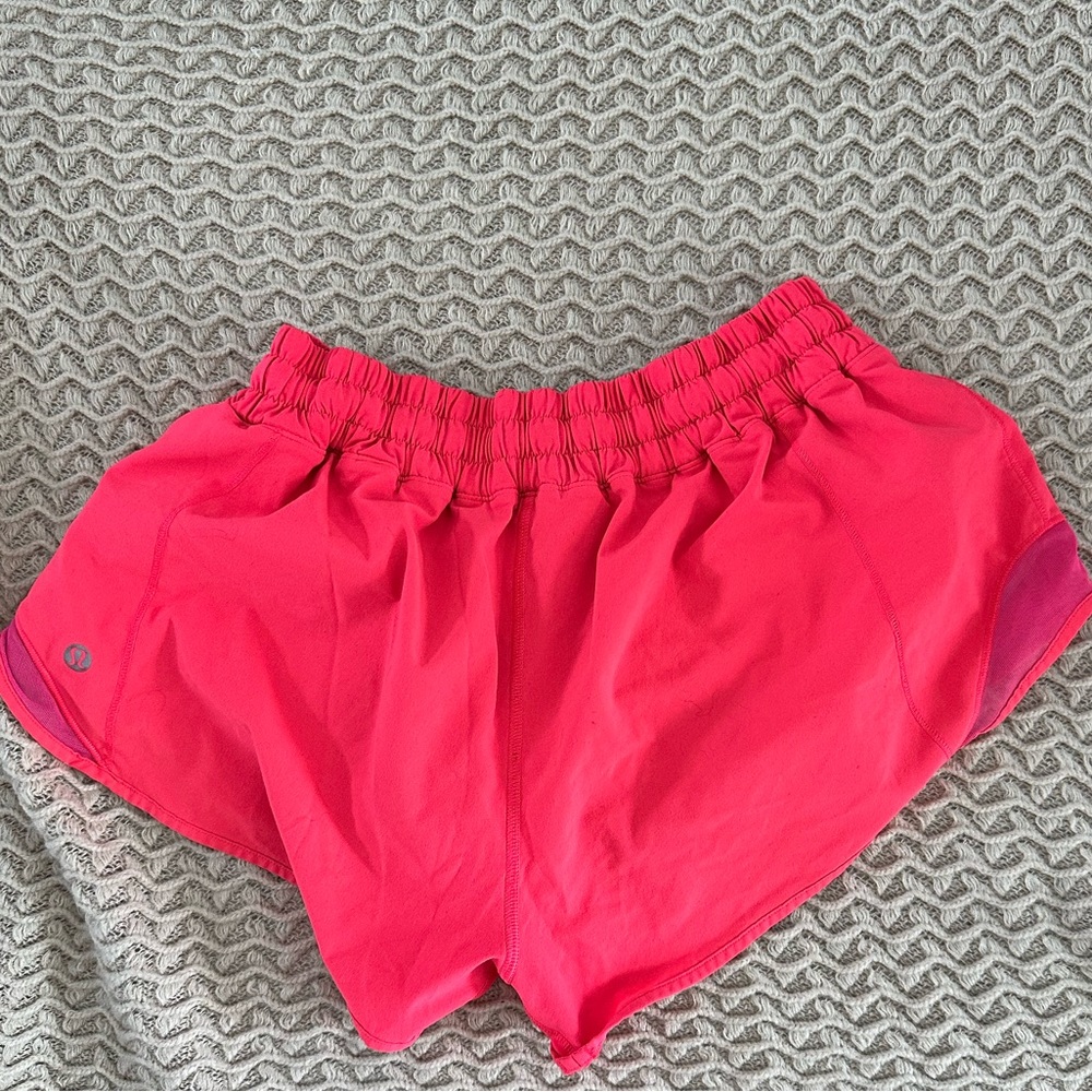 LuluLemon Hotty Hot Low-Rise 2.5” Shorts Size 8